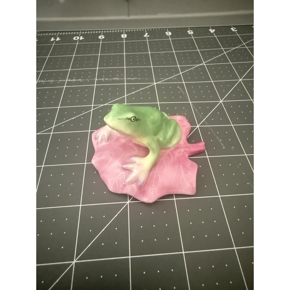 Vintage Herend Porcelain Figure Green Frog on Pink Lily Pad‎ Hand Painted #5355